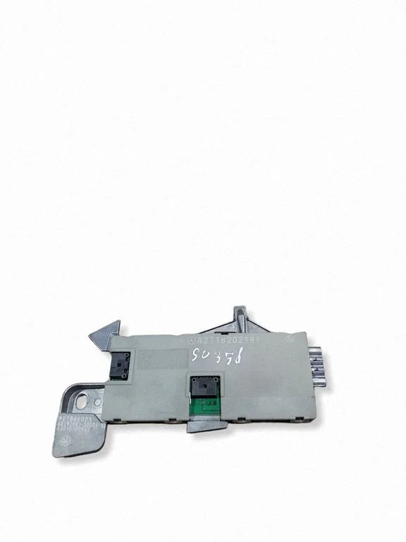 Antenas pastiprinātājs – Mercedes-Benz E klase W211 (2002-2009)