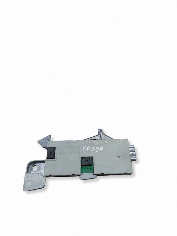 Antenas pastiprinātājs – Mercedes-Benz E klase W211 (2002-2009)