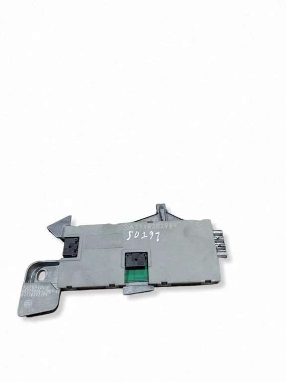 Antenas pastiprinātājs – Mercedes-Benz E klase W211 (2002-2009)