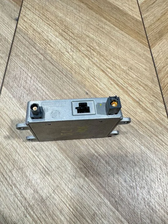 Antenas pastiprinātājs – Mercedes-Benz E klase W211 (2002-2009)