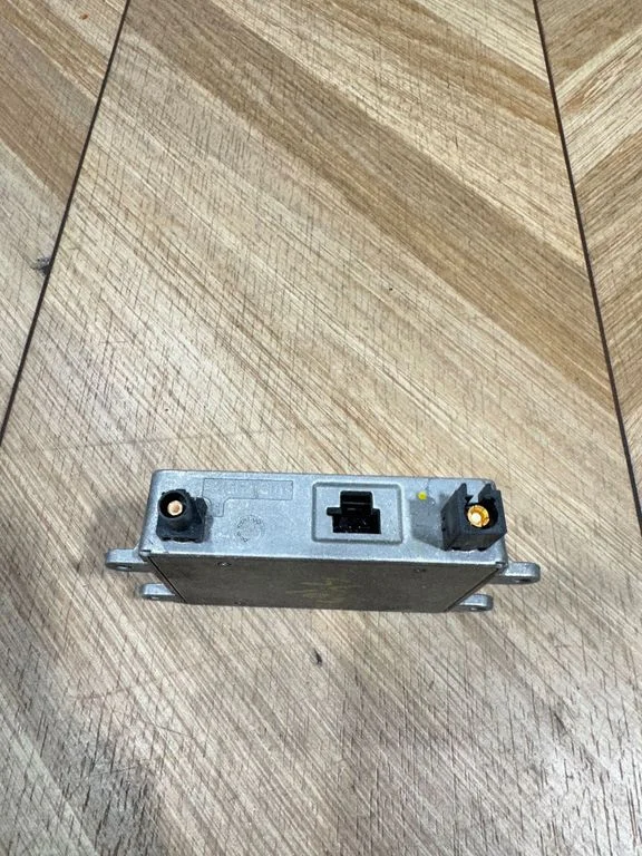 Antenas pastiprinātājs – Mercedes-Benz E klase W211 (2002-2009)