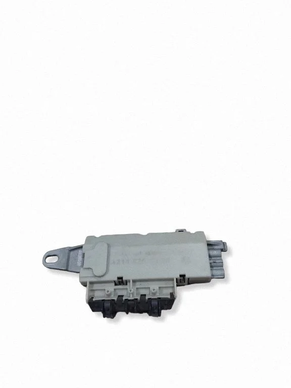 Antenas pastiprinātājs – Mercedes-Benz E klase W211 (2002-2009)