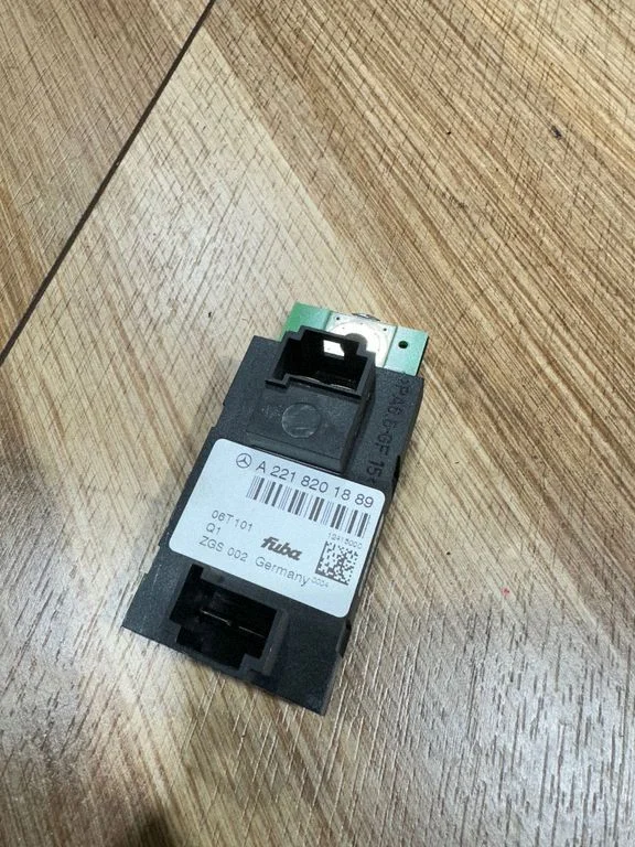 Antenas pastiprinātājs – Mercedes-Benz S klase W221 (2005-2013)