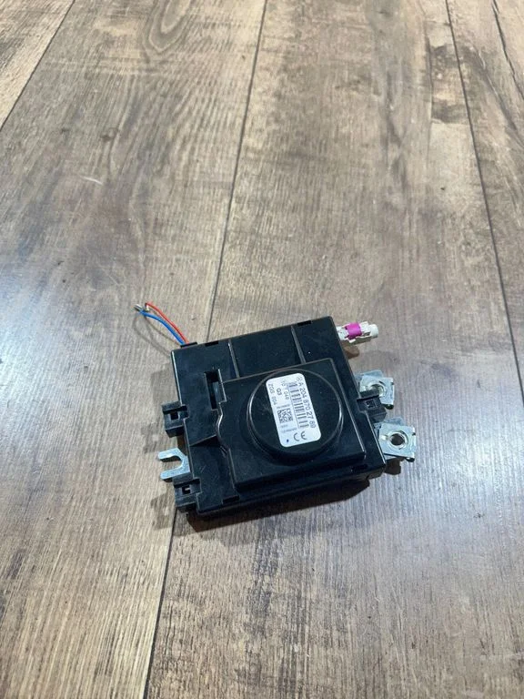 Antenas pastiprinātājs – Mercedes-Benz C klase AMG W204 (2007-2014)