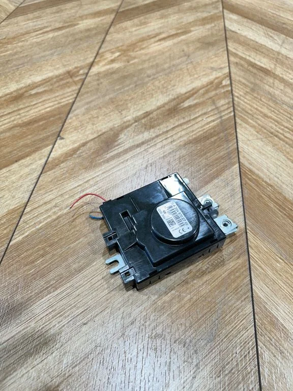 Antenas pastiprinātājs – Mercedes-Benz C klase AMG W204 (2007-2014)