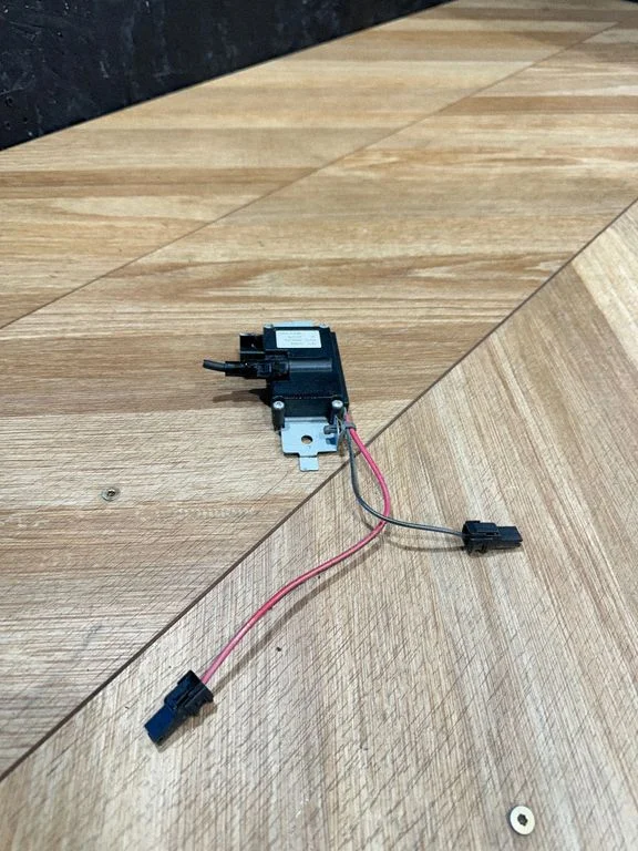 Antenas pastiprinātājs 05059070AE