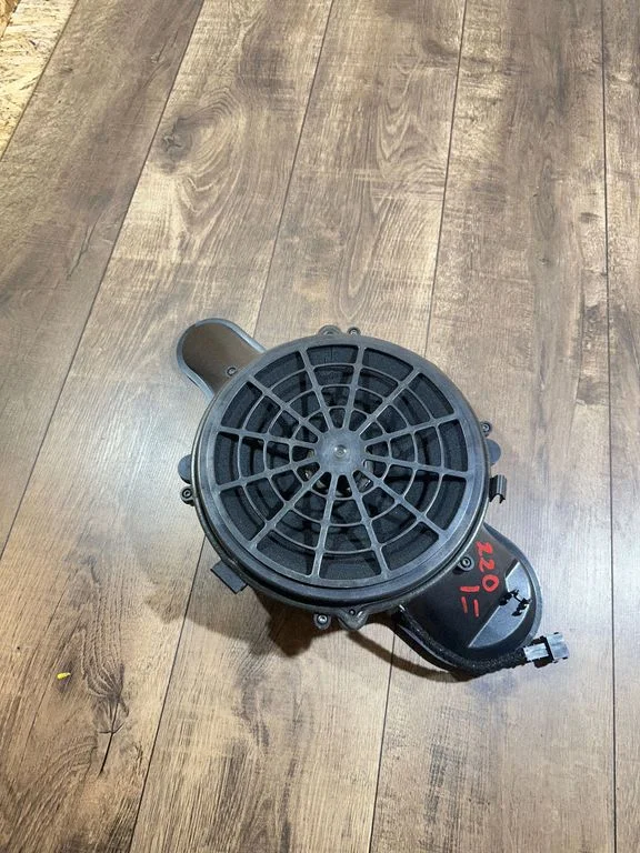 Subwoofer speaker – Mercedes-Benz S-Class W220 (1998-2006)