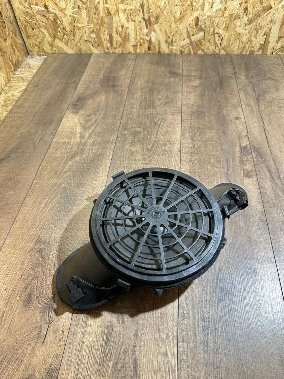 Subwoofer speaker – Mercedes-Benz S-Class W220 (1998-2006)