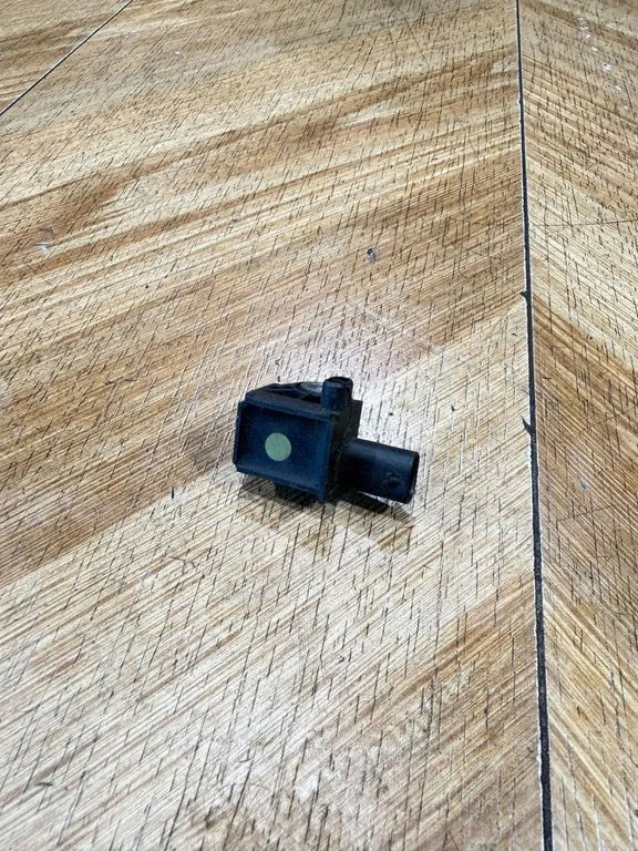Airbag deployment crash/impact sensor – Mercedes-Benz C-Class W205 (2014-2021)