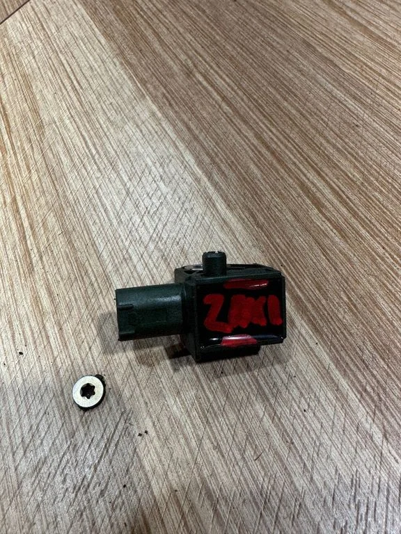 Airbag deployment crash/impact sensor – Mercedes-Benz C-Class AMG W204 (2007-2014)