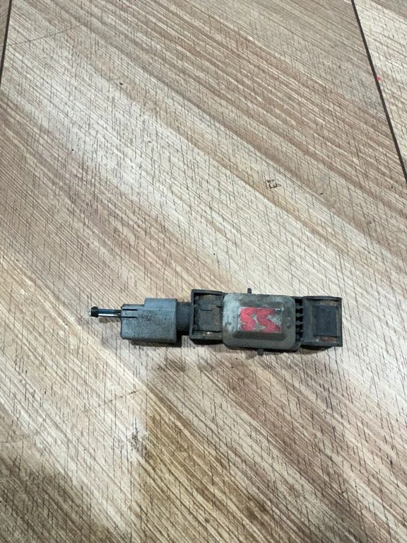 Drošības spilvenu trieciena sensors 04671779AC