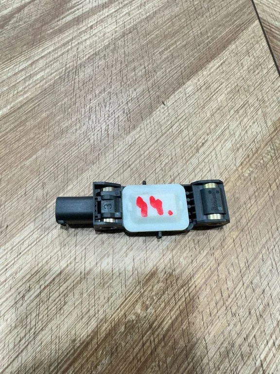 Drošības spilvenu trieciena sensors 04671779AC