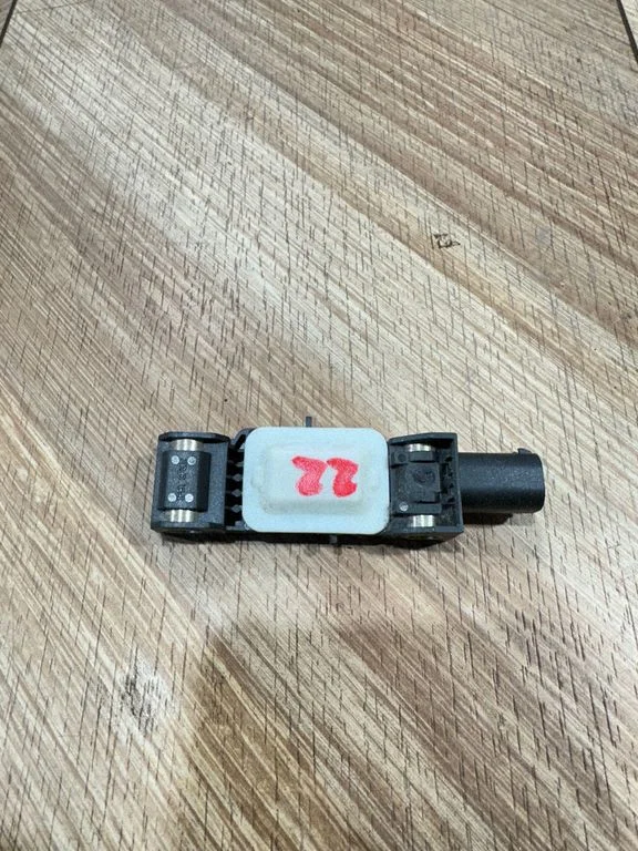 Drošības spilvenu trieciena sensors 04671779AC