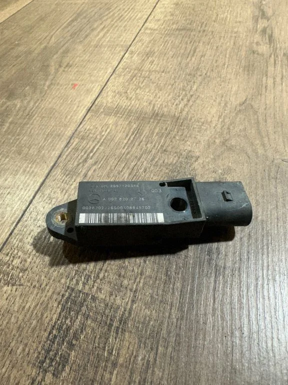 Airbag deployment crash/impact sensor – Mercedes-Benz E-Class W211 (2002-2009)