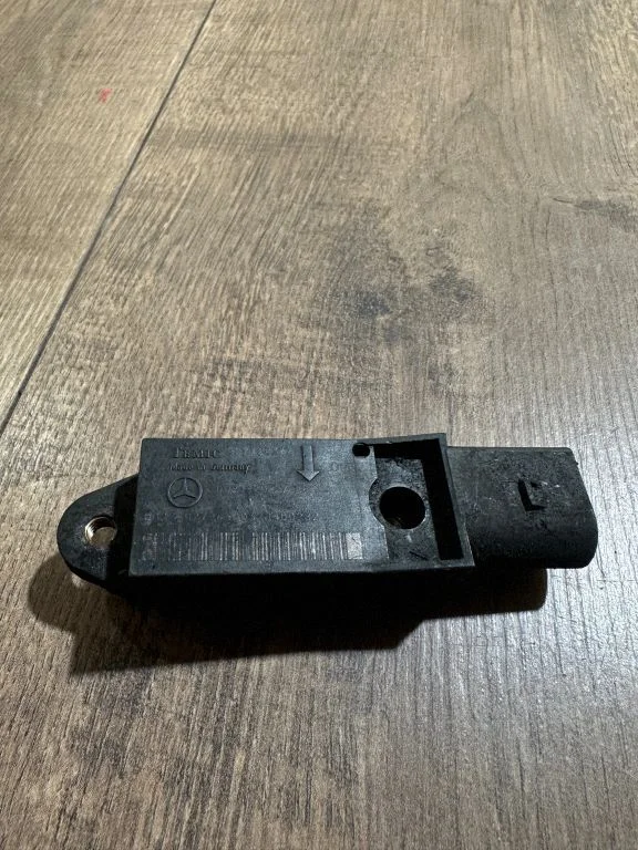 Airbag deployment crash/impact sensor – Mercedes-Benz E-Class W211 (2002-2009)