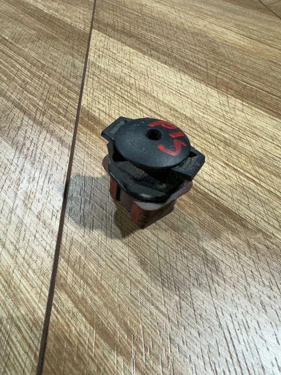 Radiaatori kinnitusklamber a0009912595