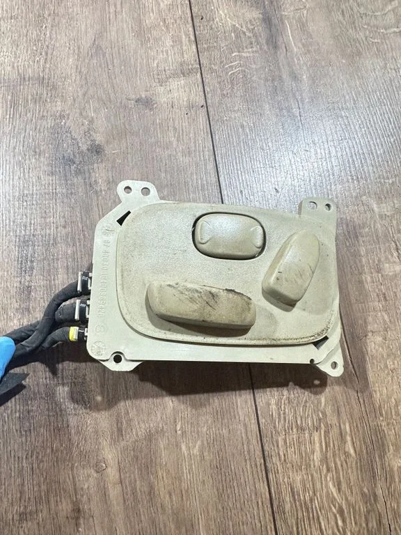 Seat control module 6D016577
