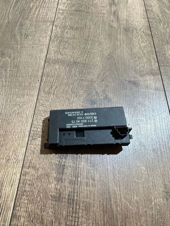Võtmeta süsteemi KESSY (keyless) juhtplokk/moodul 2118204075