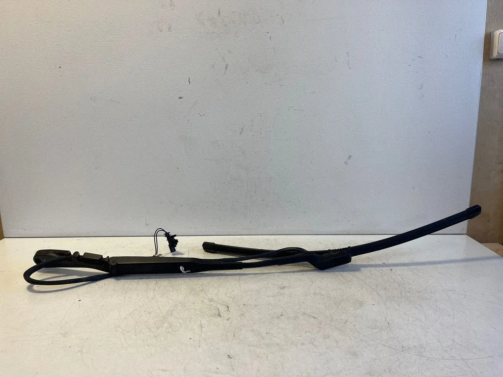 Front wiper blade arm – Volvo V60 (2018-)