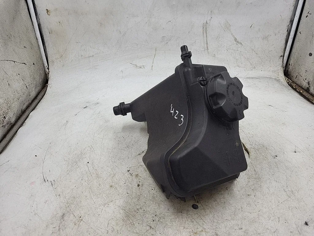 Coolant expansion tank/reservoir