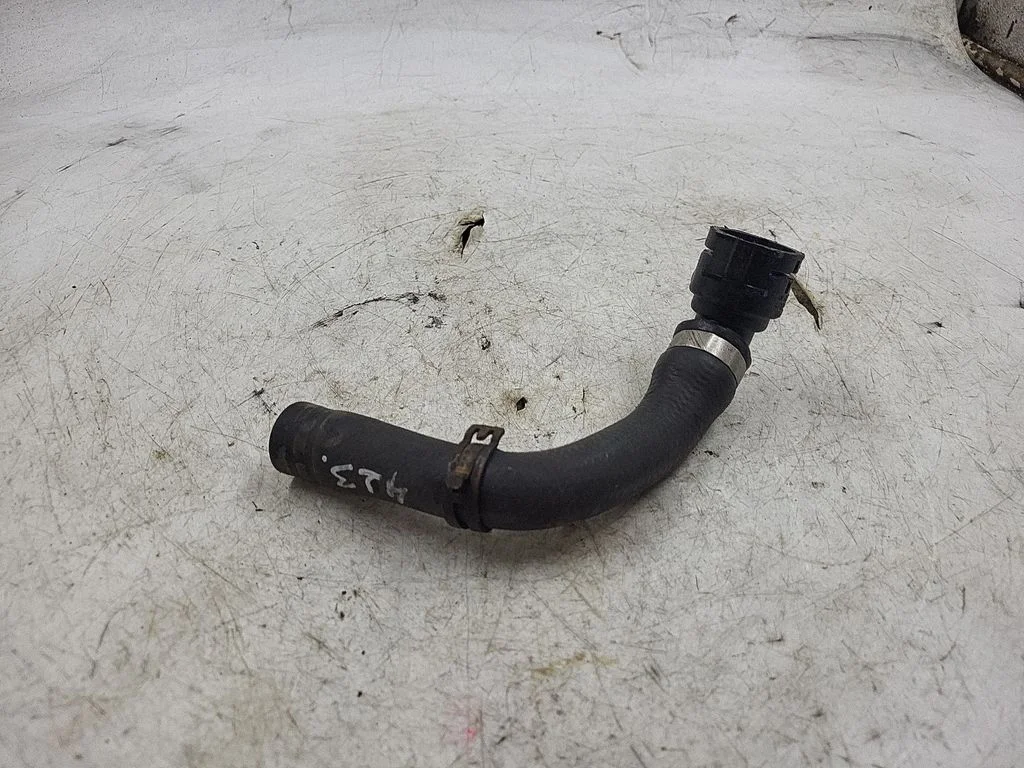 Engine coolant pipe/hose