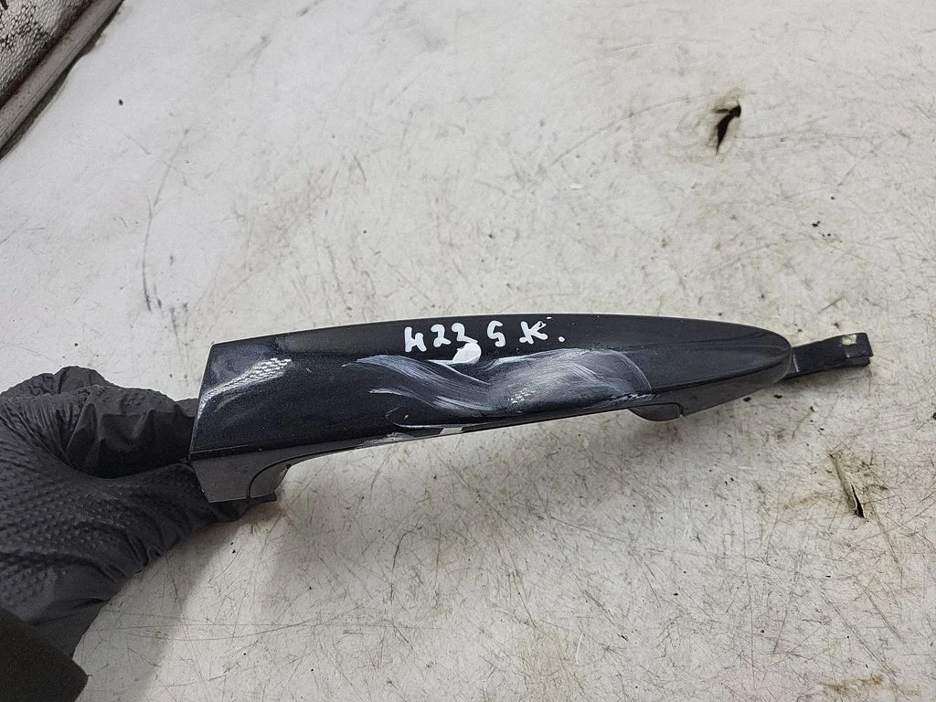 Rear door exterior handle – rear left