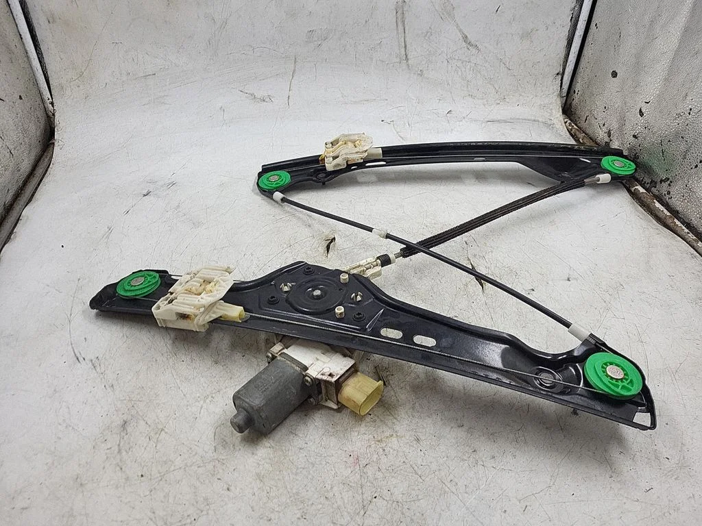 Front door window regulator with motor 6927028