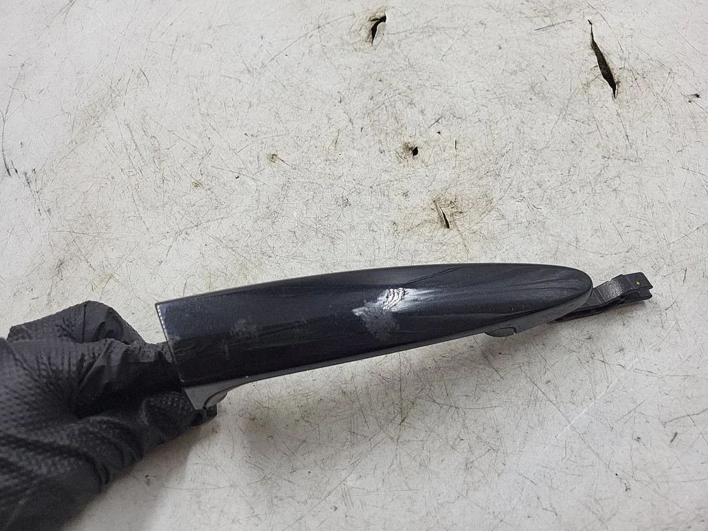 Front door exterior handle – rear right