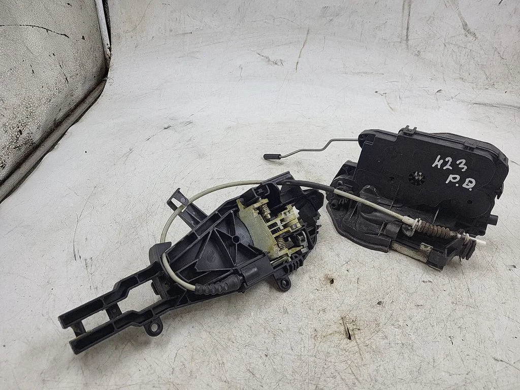 Front door lock 7059974