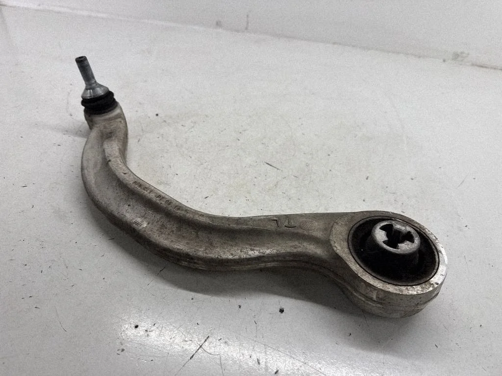 Front lower control arm/wishbone – Tesla Model 3 (2017-)