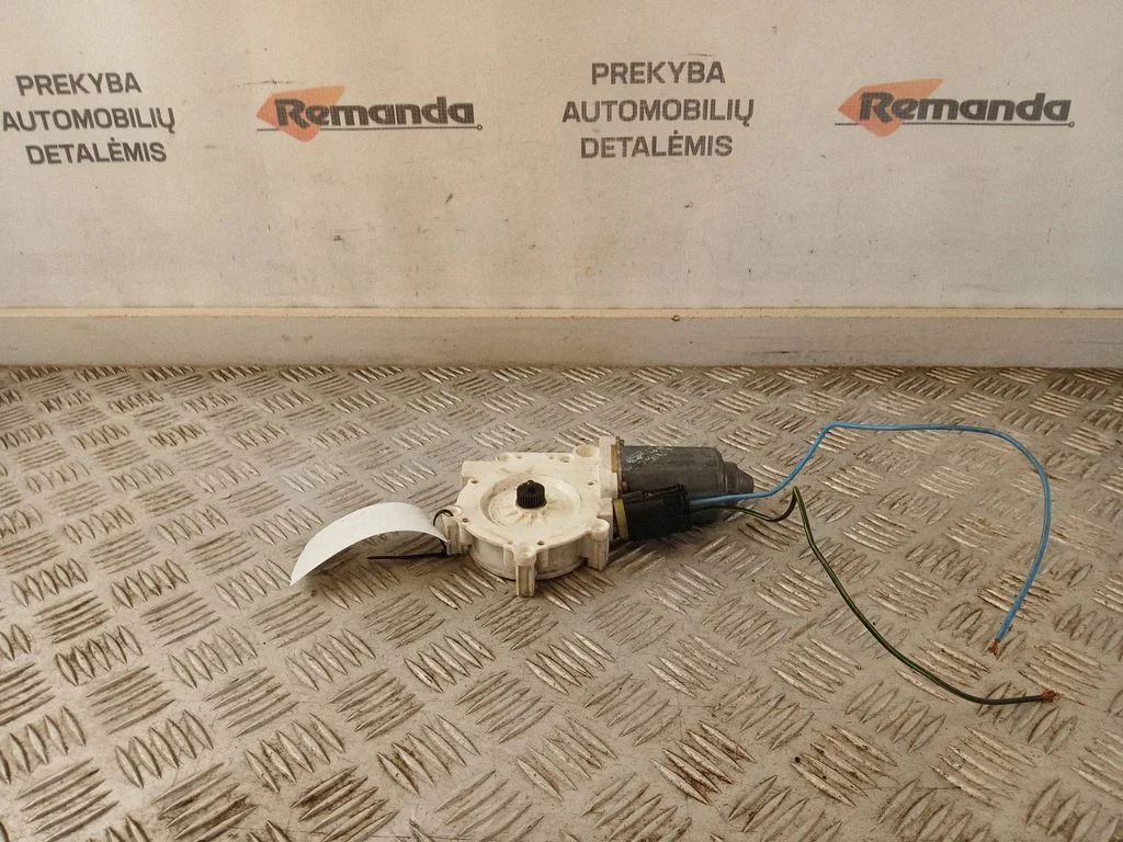 Aizmugurējā loga pacēlāja motoriņš 9030143