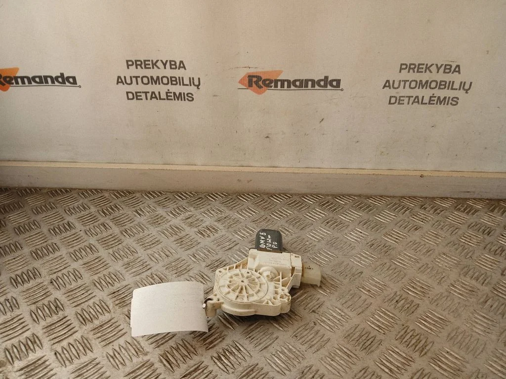 Priekšējā loga pacēlāja motoriņš 72481720