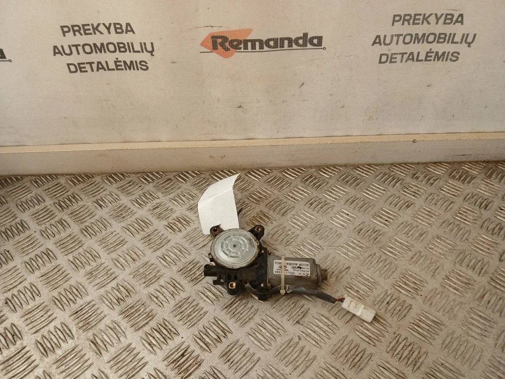 Aizmugurējā loga pacēlāja motoriņš 9882017200