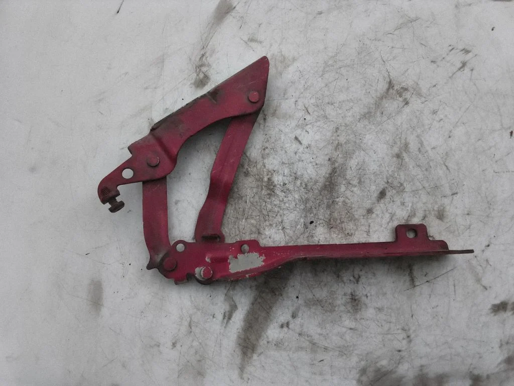 Motora pārsega eņģe (-es) 5K0823302C