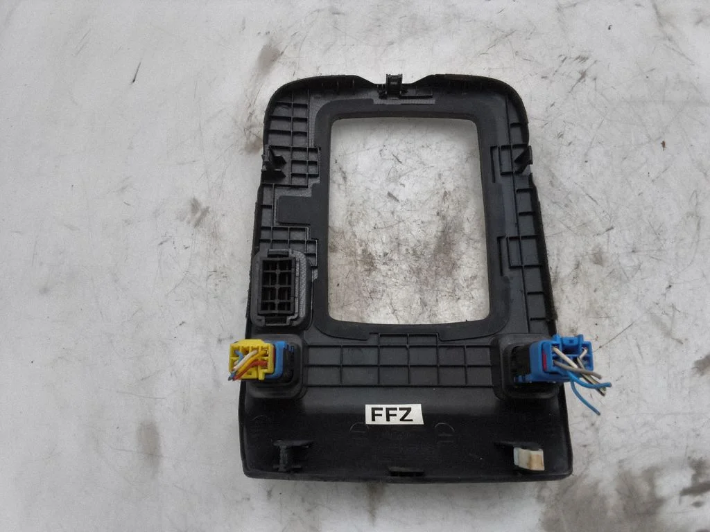 Ramka dźwigni zmiany biegów (plastikowa) 846513K220