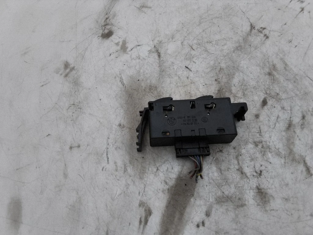 Przełącznik szyb elektrycznych 61318381514