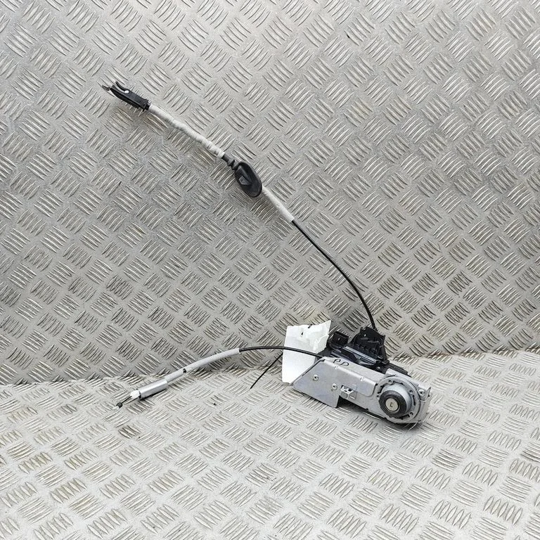 Priekšējo durvju slēdzene PZ3AA21812AC