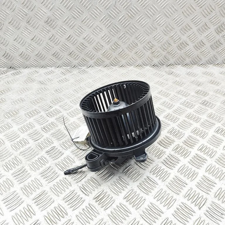 Heater fan/blower 00S3B2559