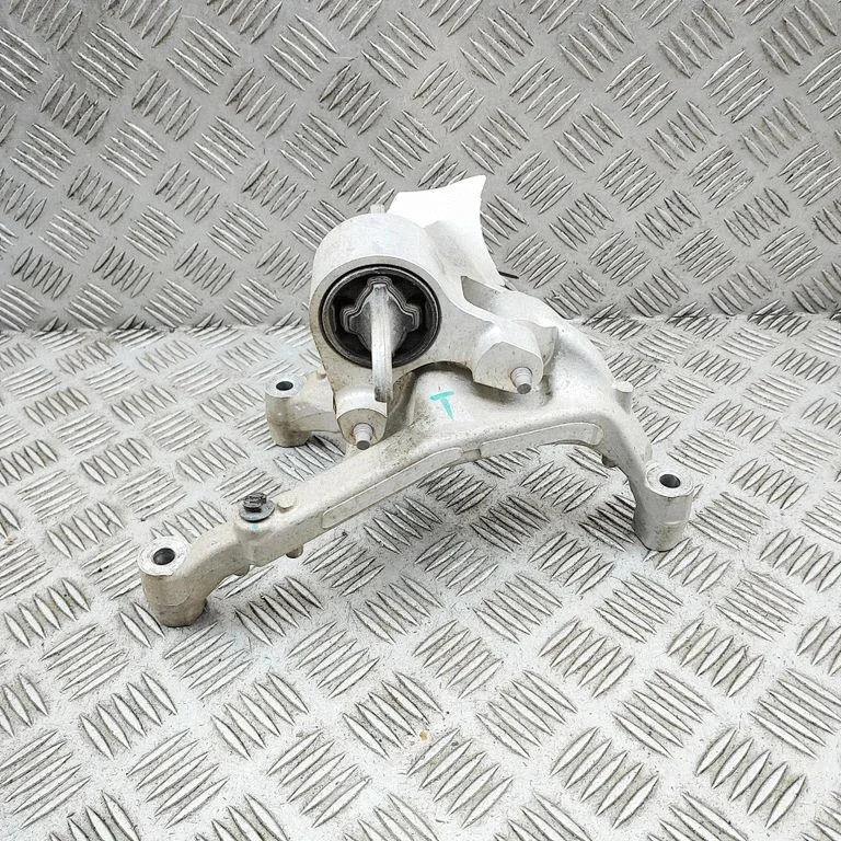 Engine mount bracket 113468200C