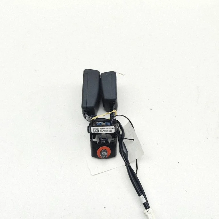 Rear seatbelt buckle 7565037100