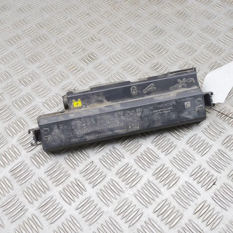 Fuse box cover 111905902A