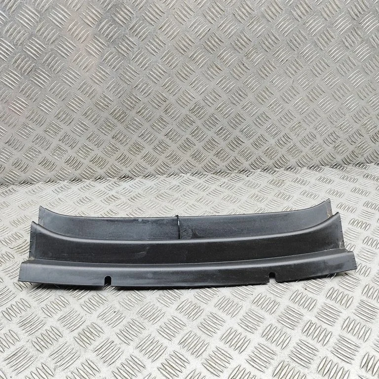Radiator trim 32234593 – Volvo EC40 (2024-)