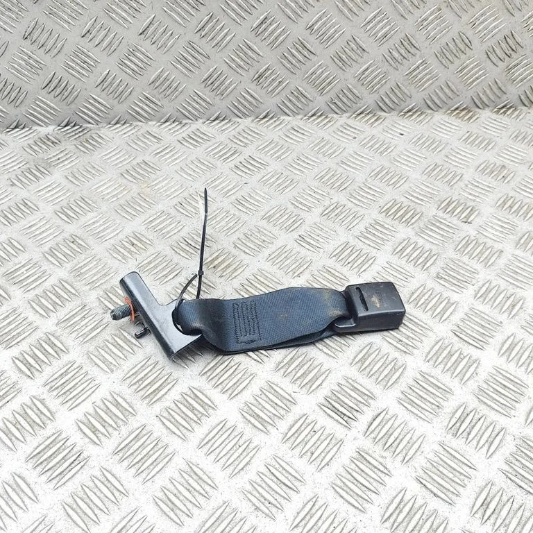 Rear seatbelt buckle 7566037100