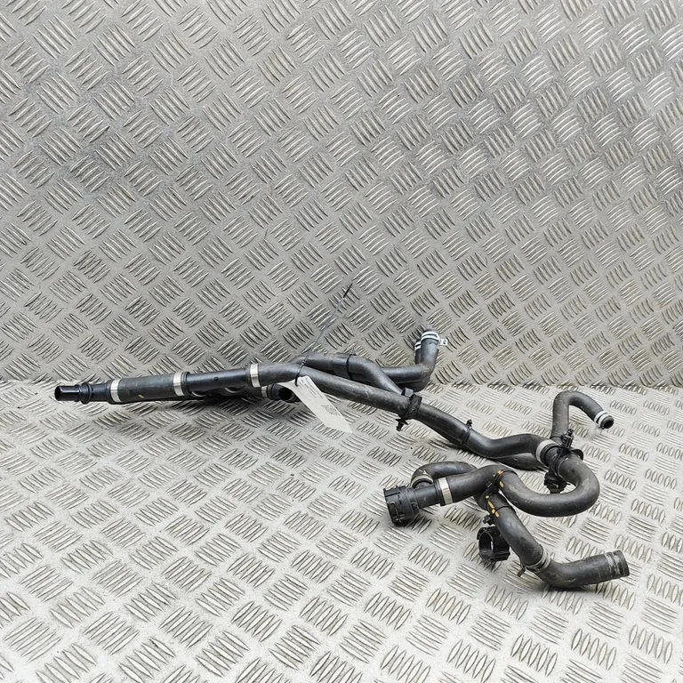 Variklio aušinimo vamzdelis (-ai)/ žarna (-os)