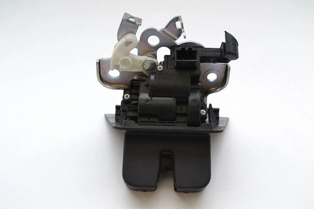 Tagaluugi lukk 8R0827505 – Audi A7 S7 4G (2011-2017)
