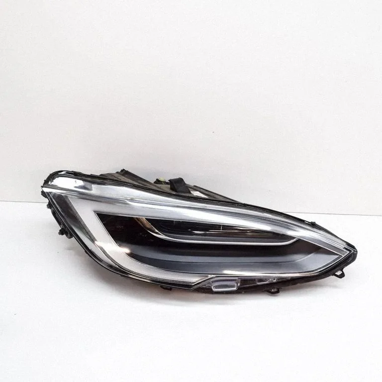 Headlight/headlamp 105357900E