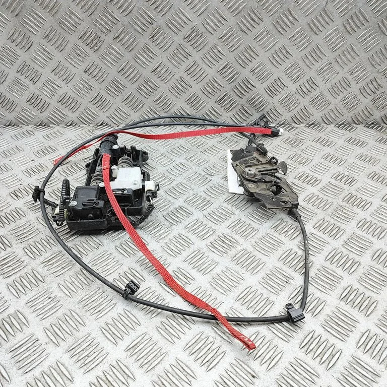 Motora pārsega slēdzene 103301100G