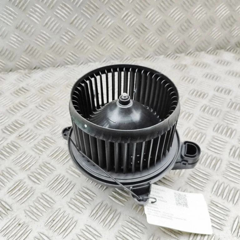 Krāsniņas ventilators/pūtējs – Volvo EC40 (2024-)