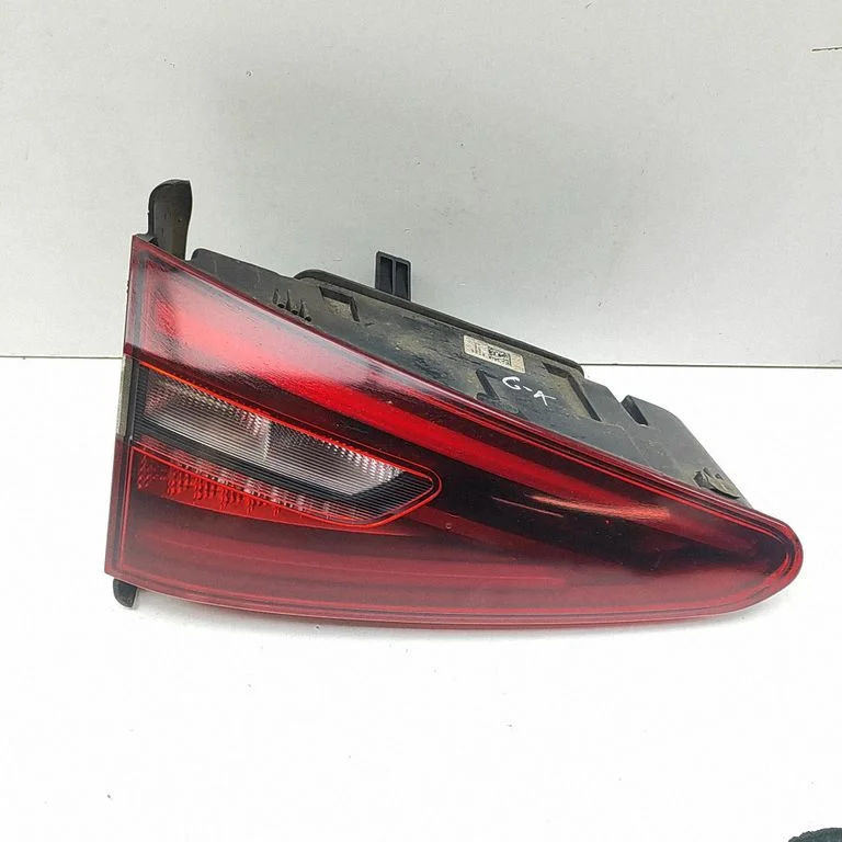 Aizmugurējais lukturis bagāžnieka vākā – Alfa Romeo Stelvio (2016-)