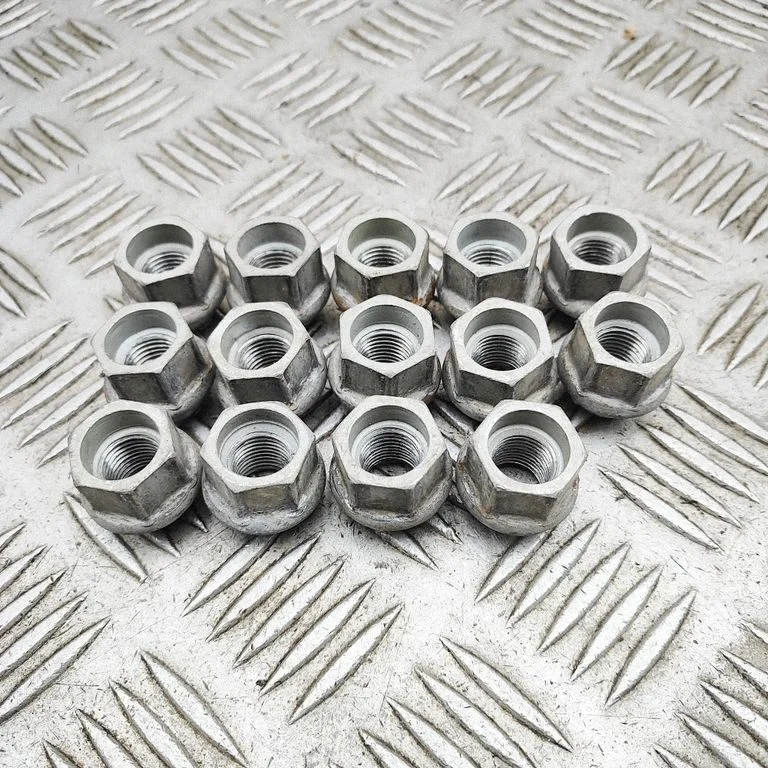Skrūves/uzgriežņi 102700200B